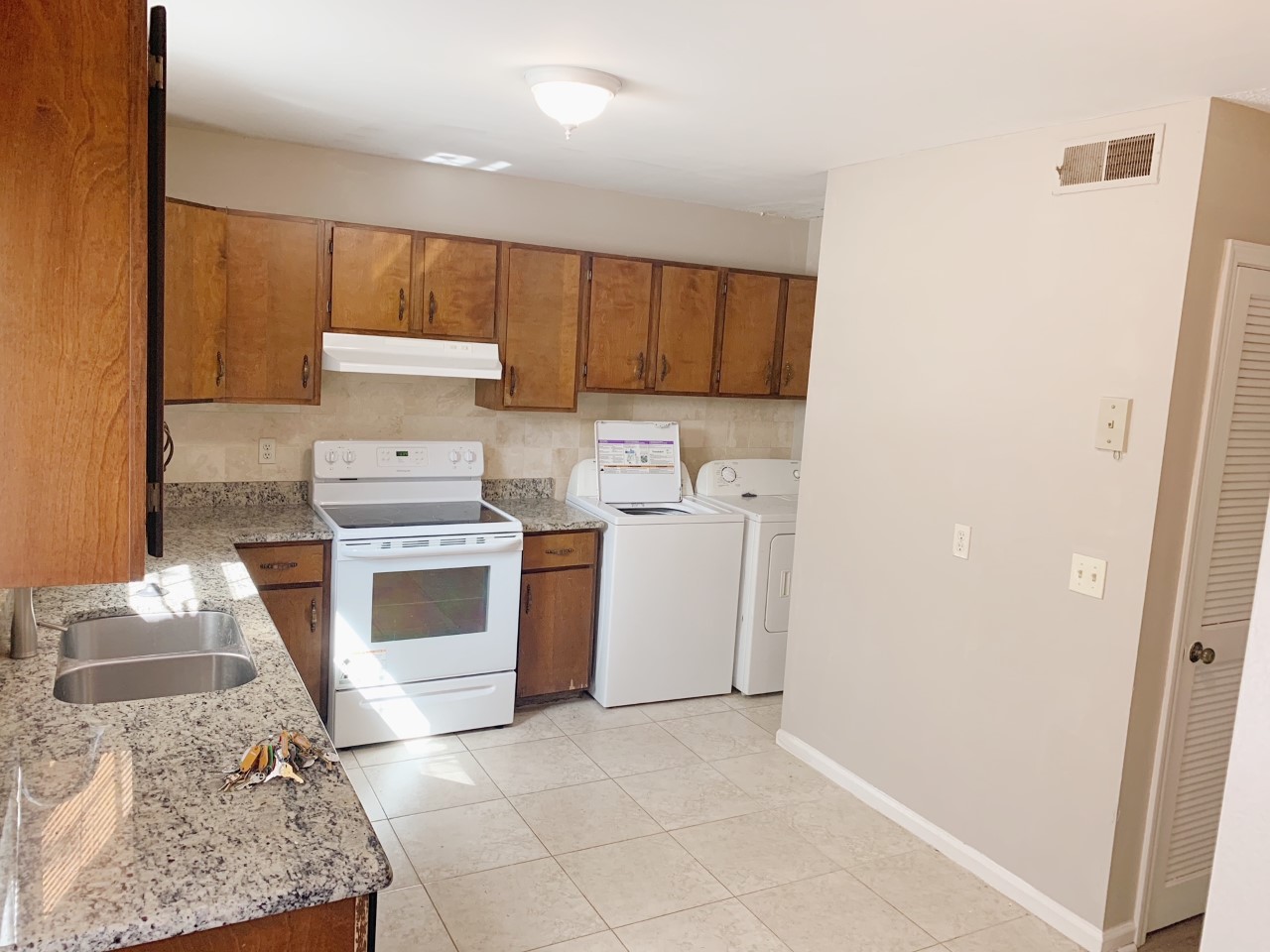 1435 Shirley Street - 2
