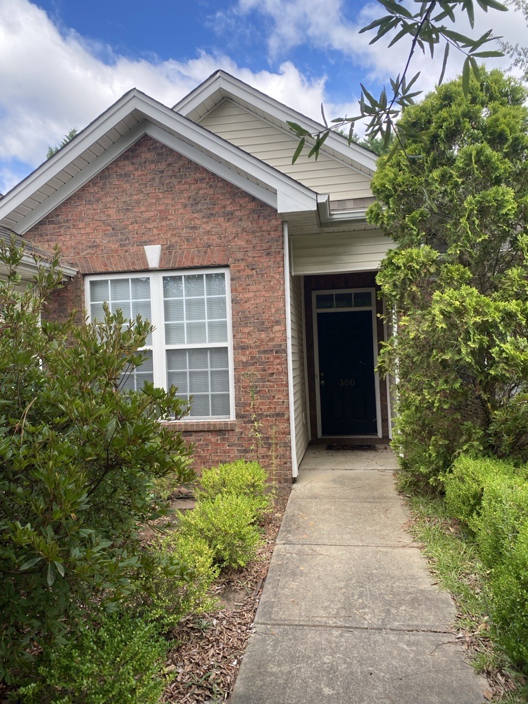 300 Southmen Ln.
- 1